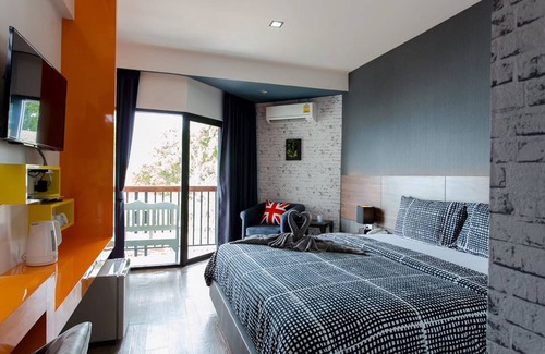 Tha Thaewawong Hotel | The Loft Seaside Sriracha
