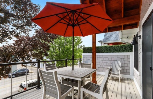 Lake Geneva Apartment | The Lofts of Brick and Mortar-City Loft |Stylish |Walk-Out Balcony |2 Kings |Parking for 2 |Downtown
