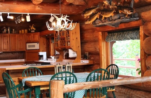 International Falls Cabin | The Log Cabin on Rainy Lake