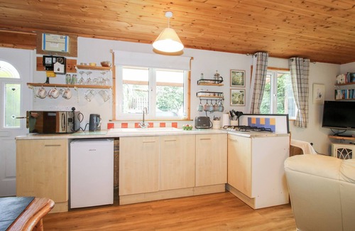 Adforton Cottage | THE LOG CABIN, with a garden in Adforton
