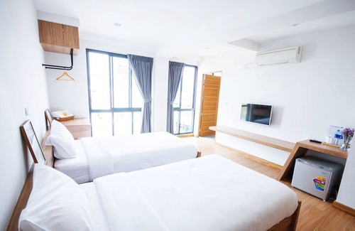 Chonburi Hotel | The LogBook Room and Cafe