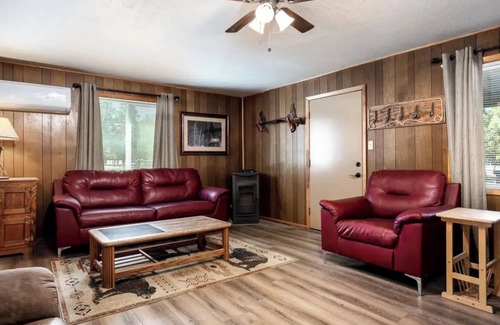 Overgaard Cabin | The Lone Pine
