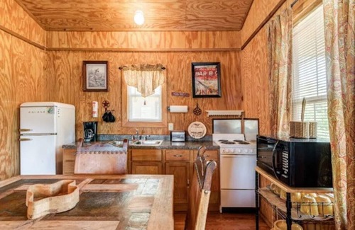 Uvalde House | The Lone Star Cabin @ Lightning Bug Springs