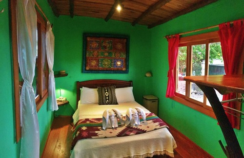 Bahia de la Academia Bed & Breakfast | The lonely George Ecolodge