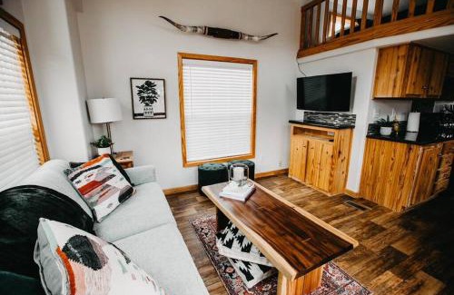 Austin House | The Longhorn Cabin - Cabins at Rim Rock