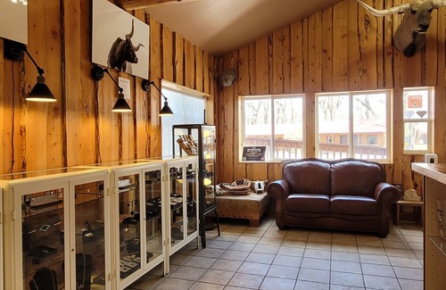 Dubois Hotel | The Longhorn Ranch Lodge and RV Resort