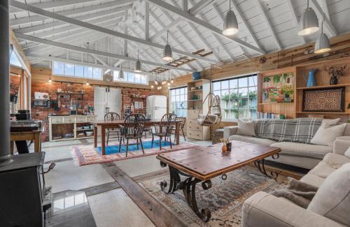 Featherston Villa | The Longwood Barn