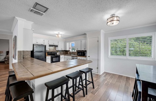 Marble Falls House | The Lookout- Lakefront w/2 Kitchens, Dock, Views
