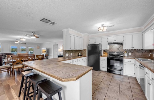 Marble Falls House | The Lookout- Lakefront w/2 Kitchens, Dock, Views