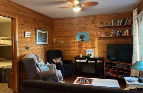 Utterson House | The “Loon” waterfront Muskoka cottage
