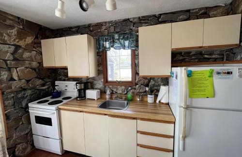 Utterson House | The “Loon” waterfront Muskoka cottage