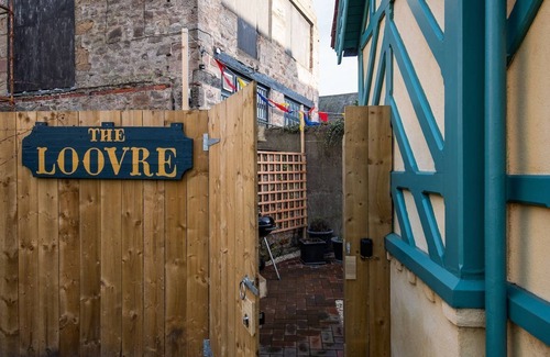 Berwick-upon-Tweed Cabin | THE LOOVRE - A Grade II listed unique tiny holiday home in Berwick-upon-Tweed