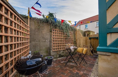 Berwick-upon-Tweed Cabin | THE LOOVRE - A Grade II listed unique tiny holiday home in Berwick-upon-Tweed