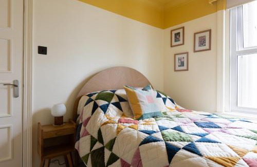 Brighton City Centre Apartment | The Lorelei 2BR Mid-Century Modern Stylish Apartment