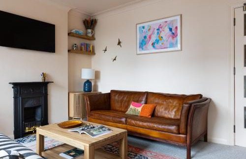 Brighton City Centre Apartment | The Lorelei 2BR Mid-Century Modern Stylish Apartment