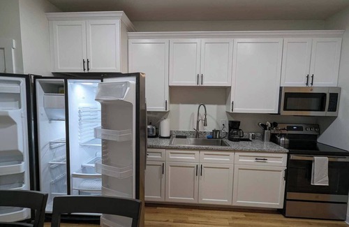 Front Royal Apartment | 'The Lorraine' Cozy and Modern 2 BR in Downtown~Main St~Shenandoah River~Skyline