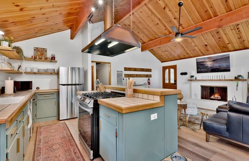 Boulder Bay Cabin | THE Lost Compass #2165
