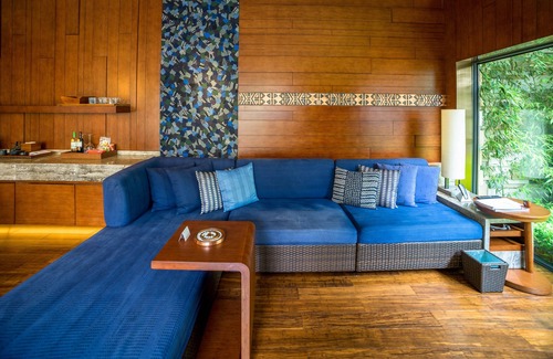 Longyang Hotel | The Lost Stone