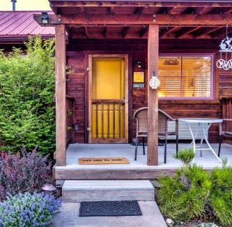 Escalante Hotel | The Loubird Inn