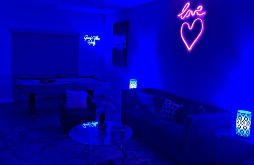 Roselle House | The Love Lounge ( King Bed & Free Disney +)