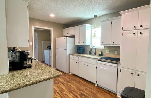 Lubbock House | The Lubbock Landing! Hot Tub, King Bed, Backyard Fun, Board Games, & More!