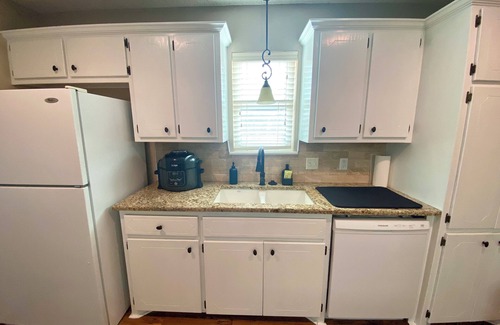 Lubbock House | The Lubbock Landing! Hot Tub, King Bed, Backyard Fun, Board Games, & More!