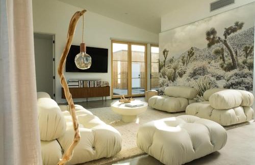 Panorama Heights House | The Lunawood - Lux Home Pool and Spa