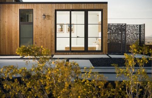 Panorama Heights House | The Lunawood - Lux Home Pool and Spa