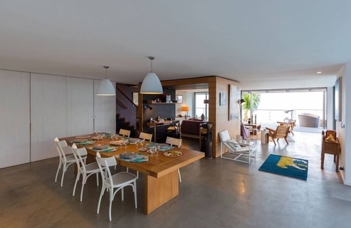 Vitet House | The Lustrous Villa Casa Tigre, WIFI, Pool, TV Room