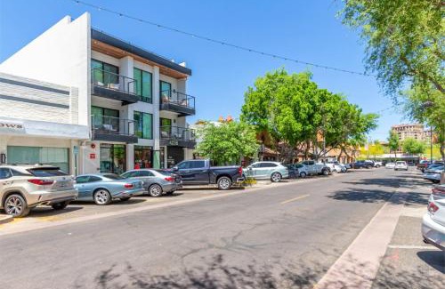 South Scottsdale House | The LUX at Craftsman - Heart of Old Town Studio 3