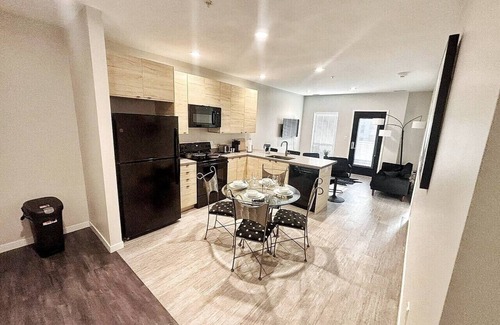 Downtown Des Moines Apartment | The Luxe Black Haven (340)