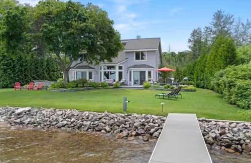 Charlevoix House | The Luxe Lake House