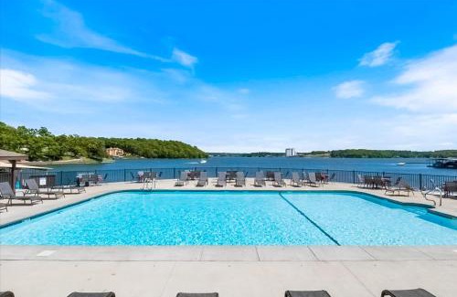 Village of Four Seasons Apartment | The Luxe Lakefront