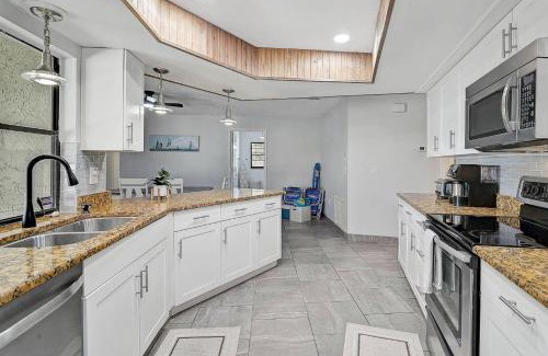 Whitfield House | The Luxe Oasis