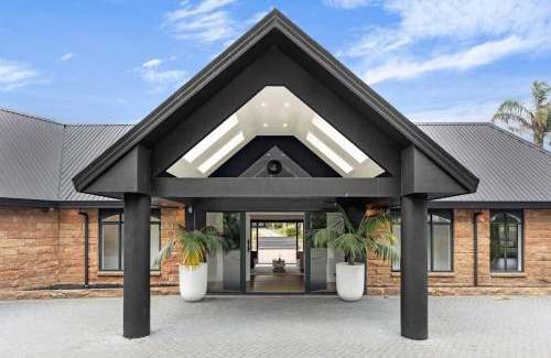 Manurewa House | The Luxe Retreat