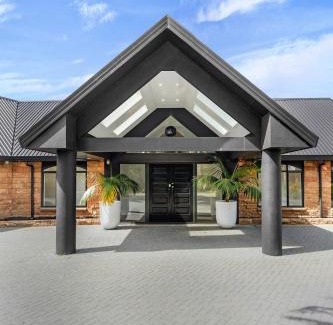 Manurewa House | The Luxe Retreat