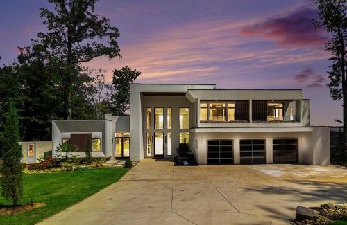 Jonesboro Apartment | The Luxe Waterside Retreat