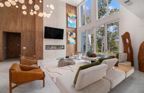 Jonesboro Apartment | The Luxe Waterside Retreat