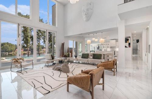 Jonesboro Apartment | The Luxe Waterside Retreat