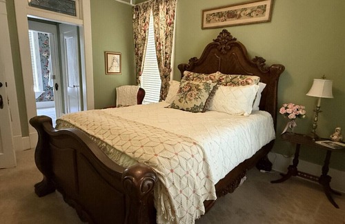 Guthrie Bed & Breakfast | The Lynnie Ann at The Judge's Chamber