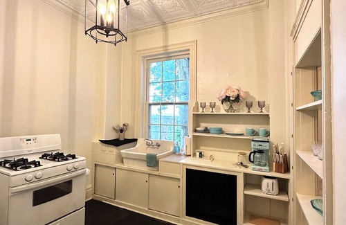South Main Street Apartment | The Macberns Row House (Unit 1)