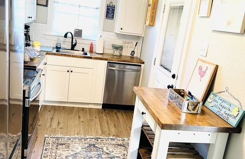 Waco House | The Magnolia experience and near everything in downtown Waco. Pet friendly.