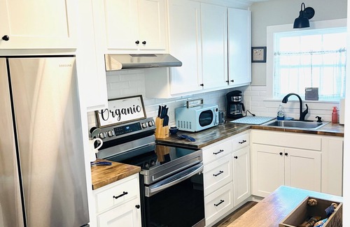 Waco House | The Magnolia experience and near everything in downtown Waco. Pet friendly.