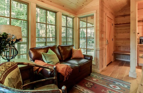 Gatlinburg Cabin | The Magnolia in Treehouse Grove at Norton Creek