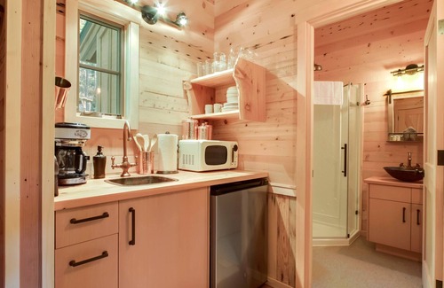 Gatlinburg Cabin | The Magnolia in Treehouse Grove at Norton Creek