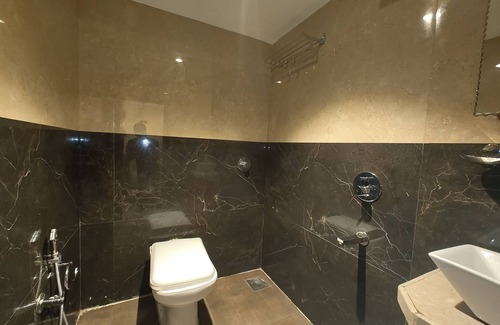 Wellington Pier Hotel | The Majlis Hotel - Near Taj Hotel Colaba