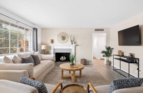 Sam Hughes House | The Manchester - close to GEM Show! Spacious 4-bedroom house w/game room