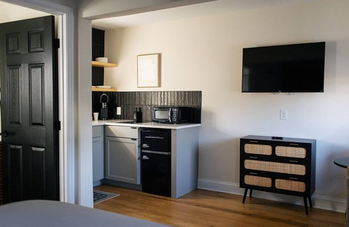 Chambersburg Apartment | The Mane & Co - No. 5