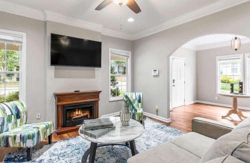 East Side House | The Manor l 5-Bedrooms A Location Sleeps 12