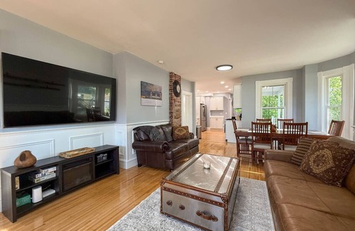Conway House | The Manor on Main | Hot Tub, Pond Access, 5 Bedrms